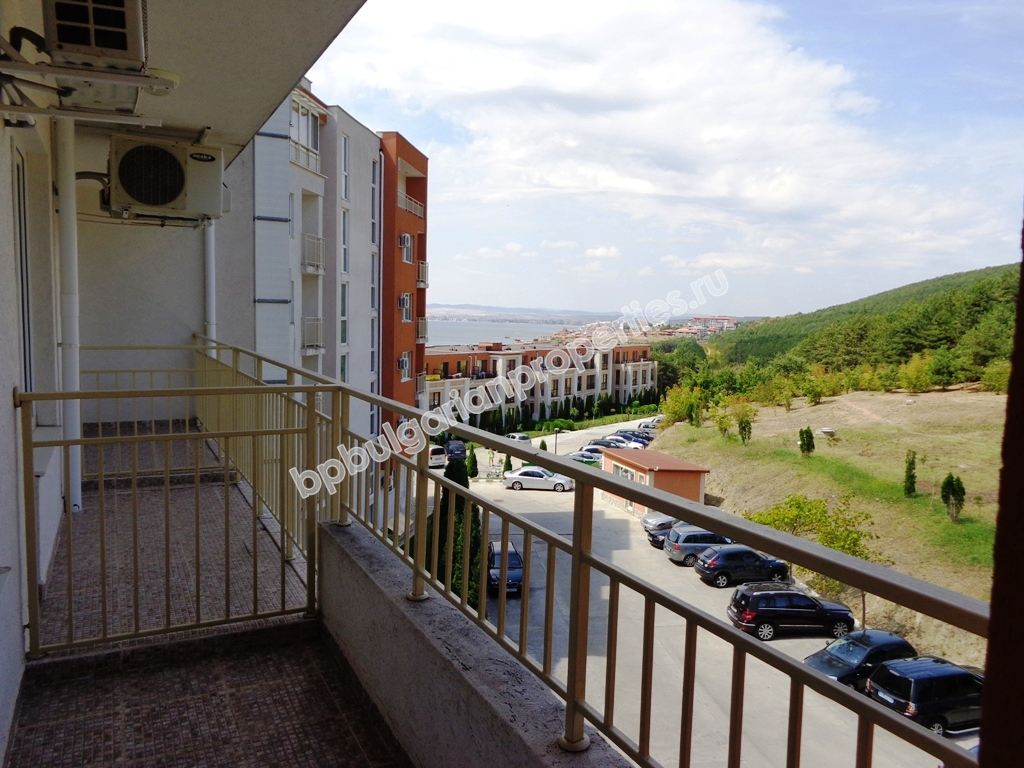 Двухкомнатная меблированная квартира на продажу близко к морю в курорте Святой Влас