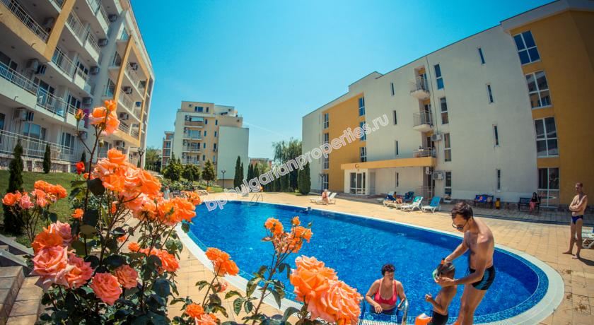 Двухкомнатная меблированная квартира на продажу близко к морю в курорте Святой Влас