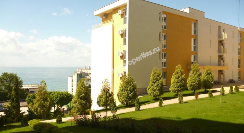 Двухкомнатная меблированная квартира на продажу близко к морю в курорте Святой Влас