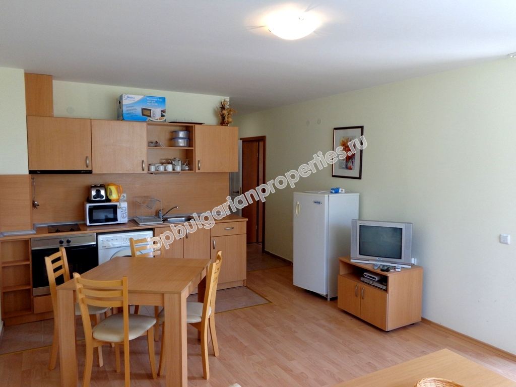 Двухкомнатная меблированная квартира на продажу близко к морю в курорте Святой Влас