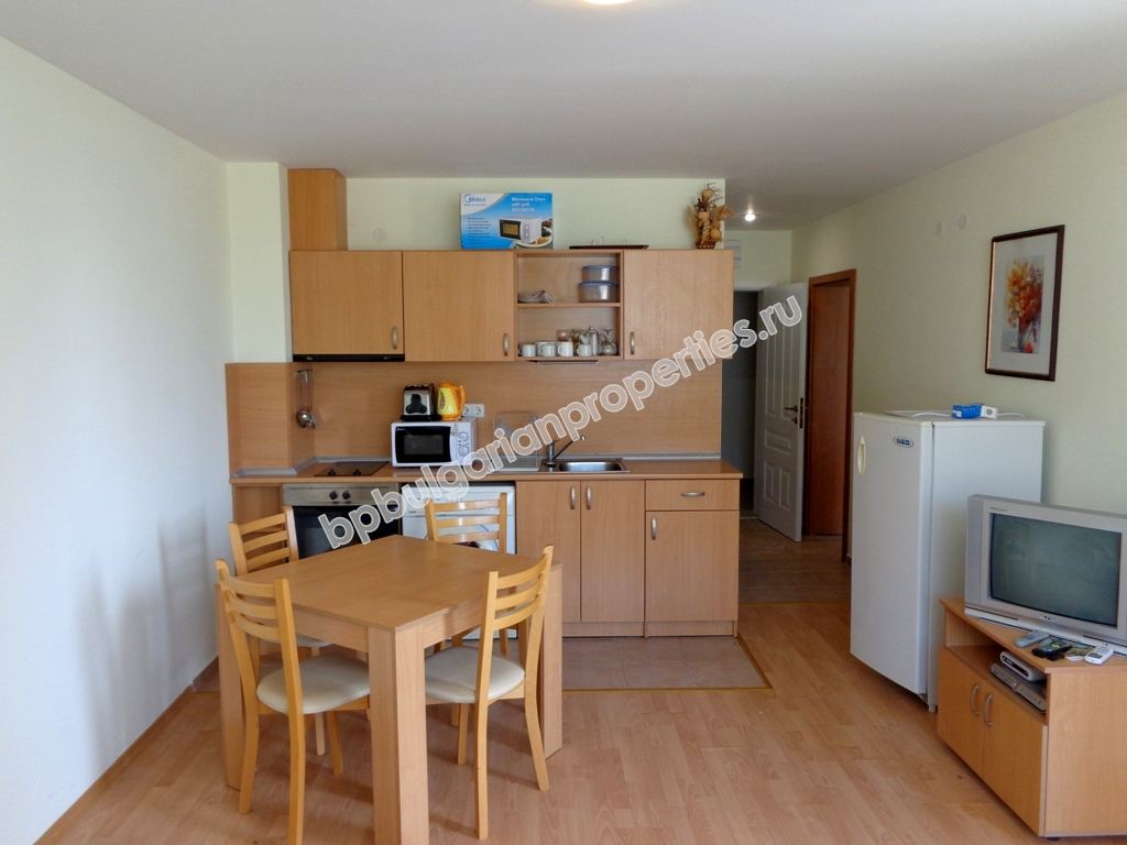 Двухкомнатная меблированная квартира на продажу близко к морю в курорте Святой Влас