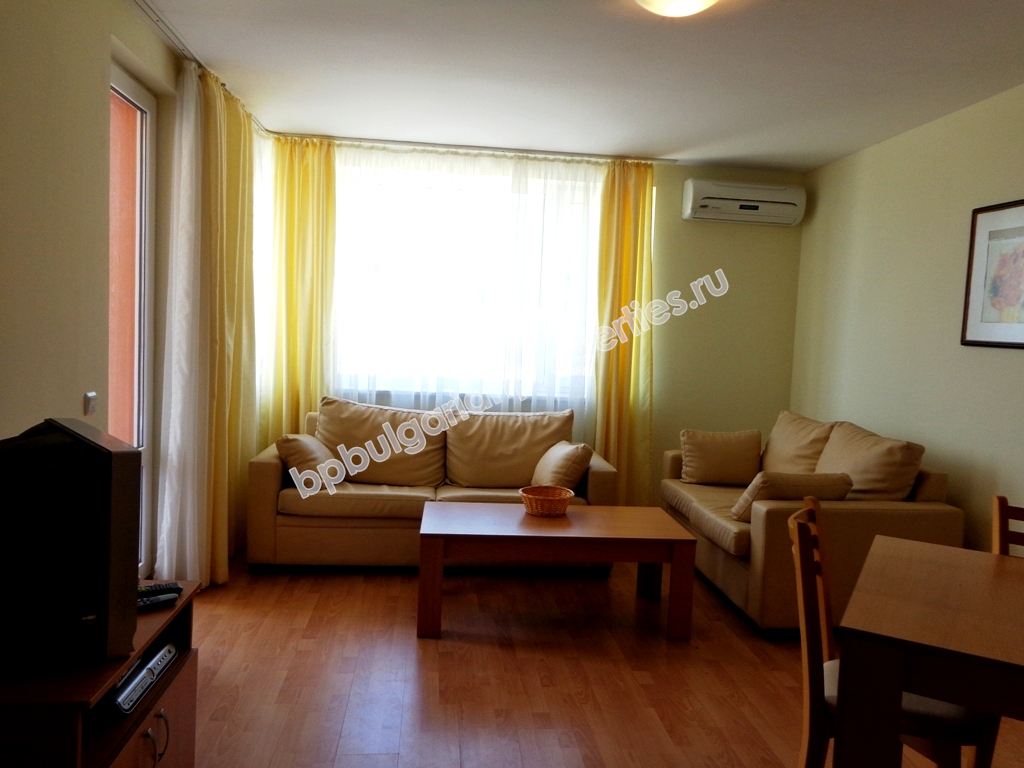 Двухкомнатная меблированная квартира на продажу близко к морю в курорте Святой Влас