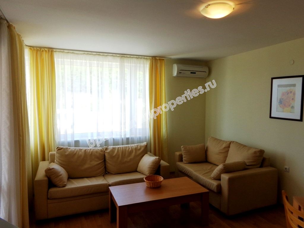 Двухкомнатная меблированная квартира на продажу близко к морю в курорте Святой Влас