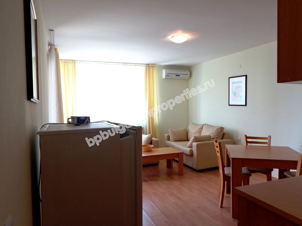 Двухкомнатная меблированная квартира на продажу близко к морю в курорте Святой Влас