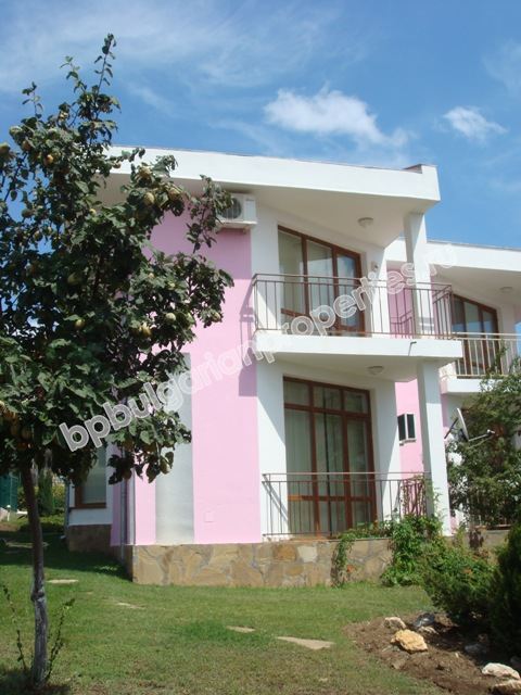 Двухэтажный меблированный дом на продажу близко к курорту Солнечный Берег