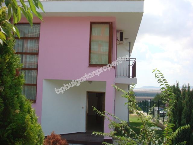 Двухэтажный меблированный дом на продажу близко к курорту Солнечный Берег