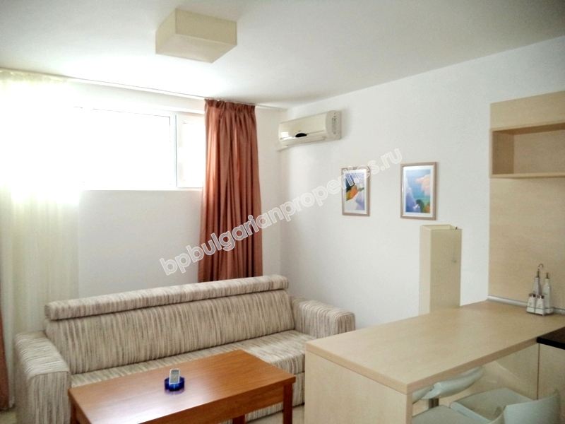 Дешевая двухкомнатная меблированная квартира на продажу в курорте Кошарица