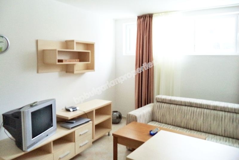 Дешевая двухкомнатная меблированная квартира на продажу в курорте Кошарица