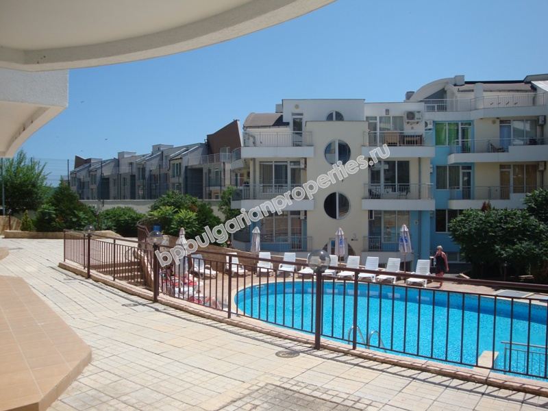 Дешевая двухкомнатная меблированная квартира на продажу в курорте Кошарица