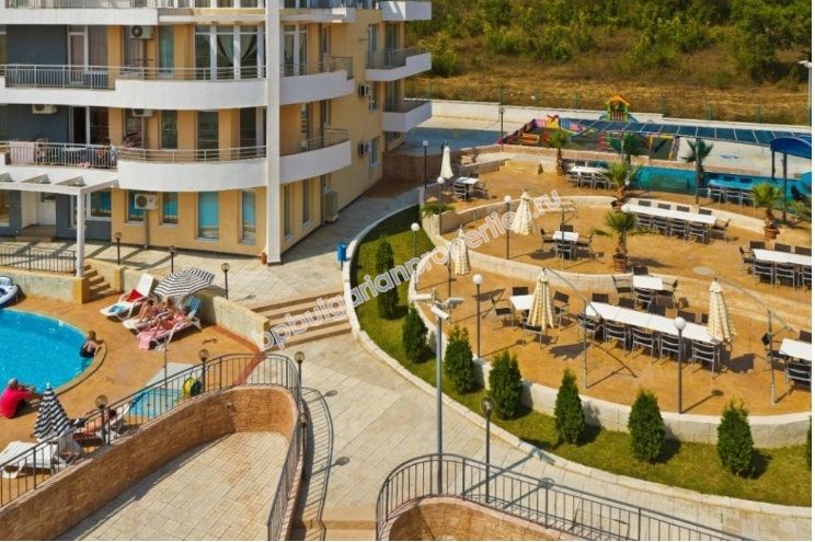 Дешевая двухкомнатная меблированная квартира на продажу в курорте Кошарица