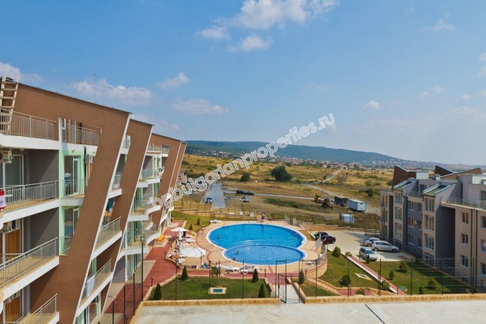 Дешевая двухкомнатная меблированная квартира на продажу в курорте Кошарица