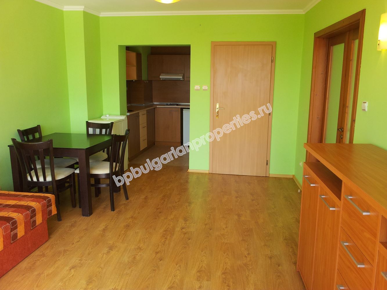 Меблированная квартира с видом на море в жилом доме в Святом Власе