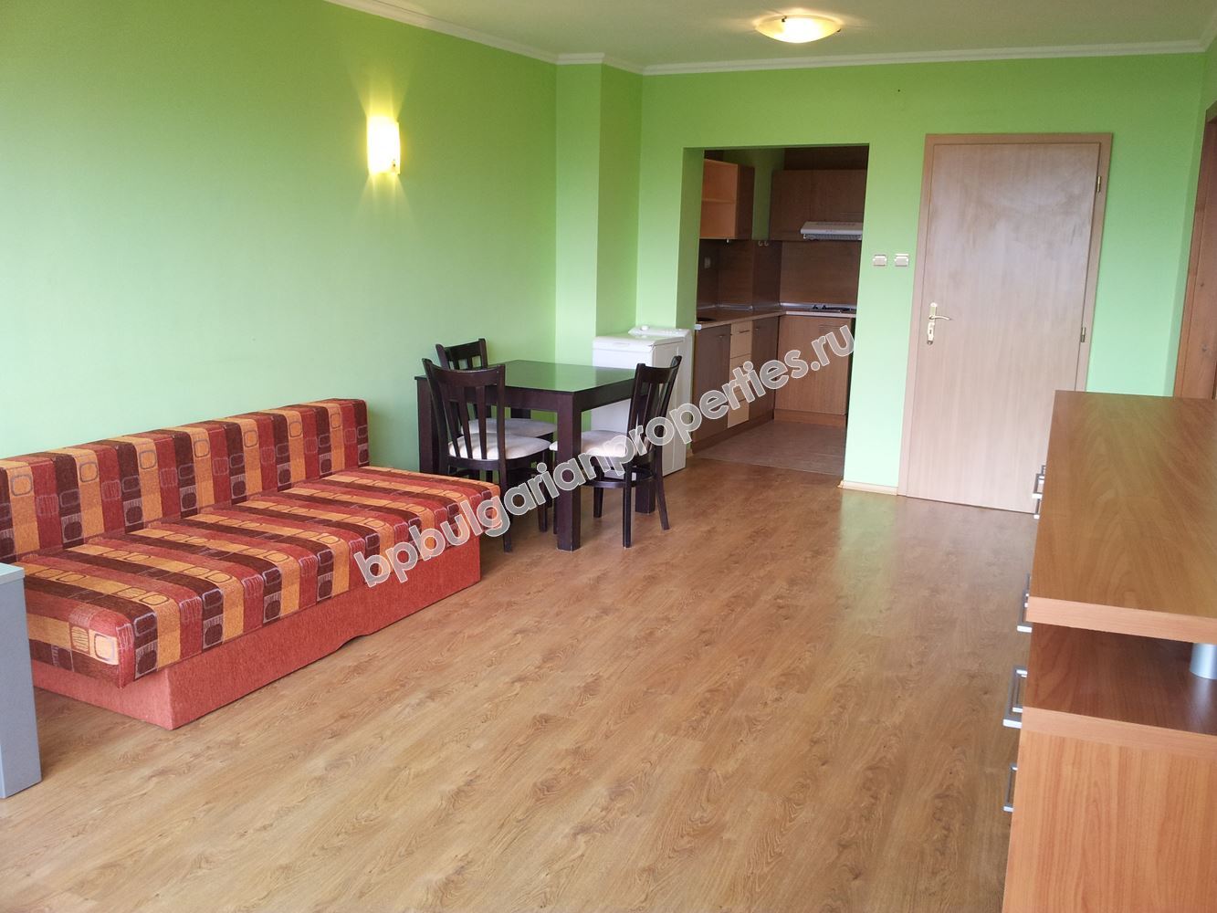 Меблированная квартира с видом на море в жилом доме в Святом Власе