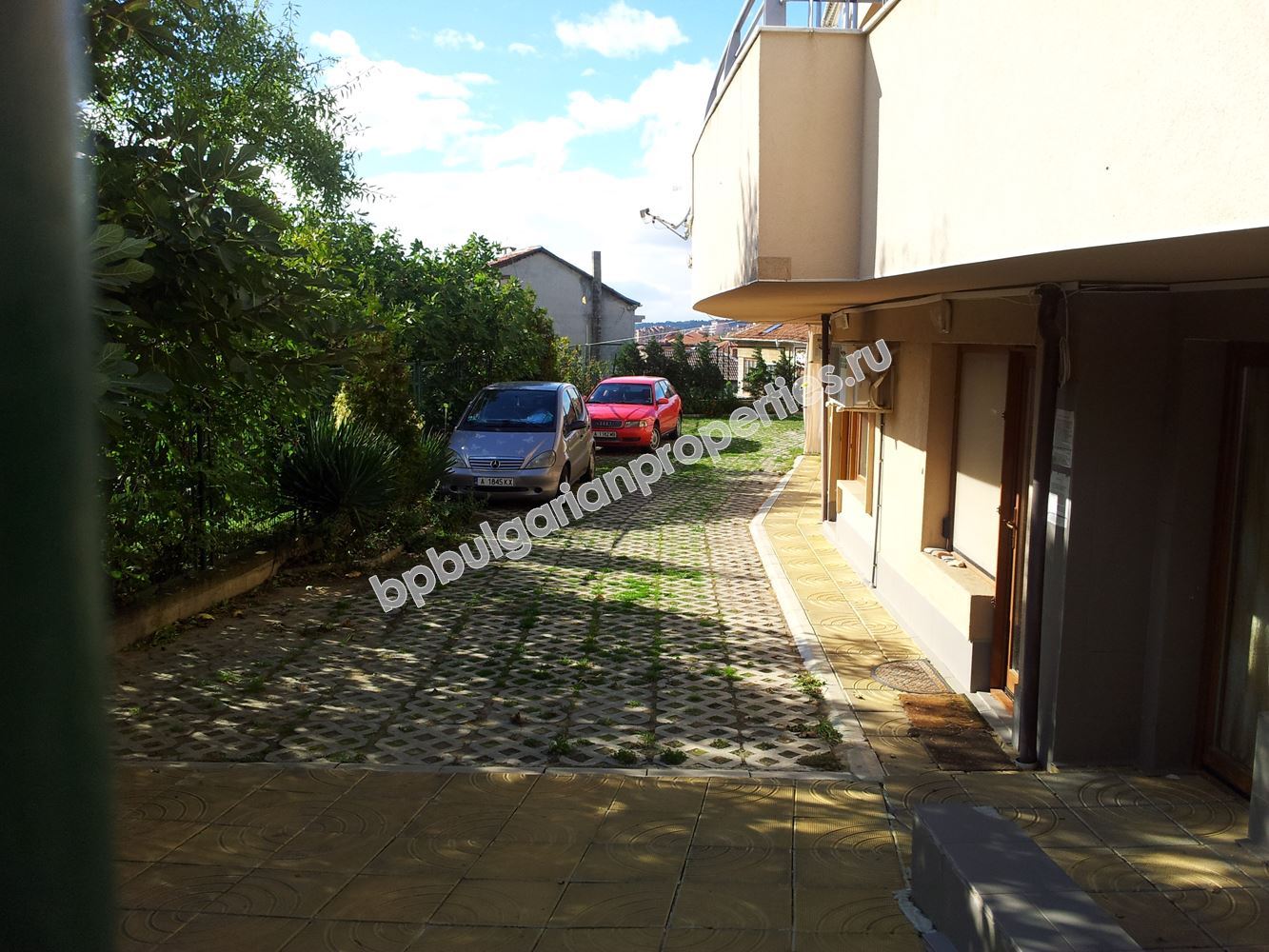 Меблированная квартира с видом на море в жилом доме в Святом Власе