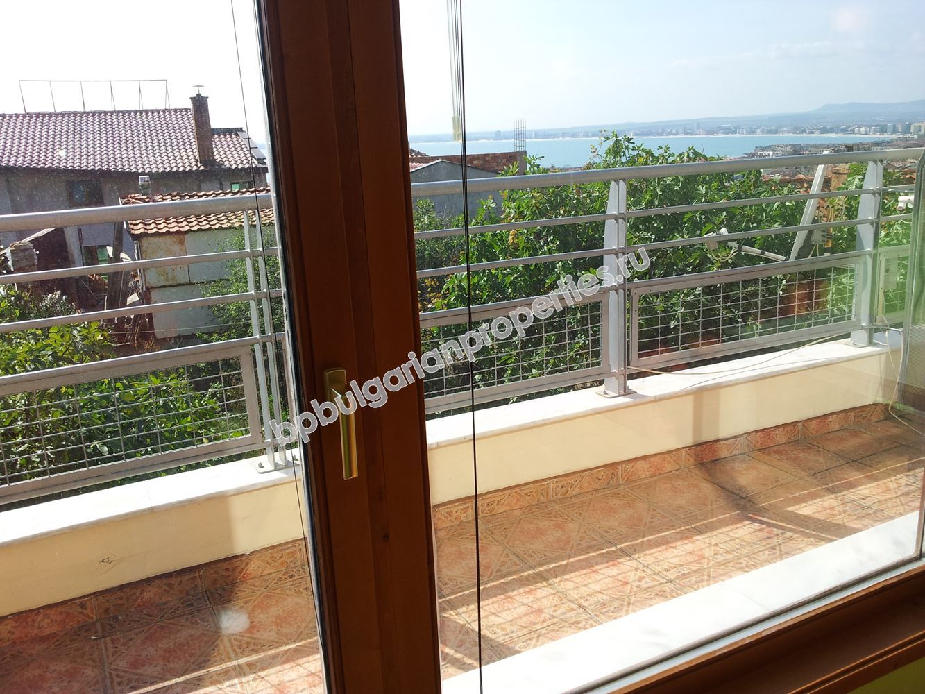 Меблированная квартира с видом на море в жилом доме в Святом Власе