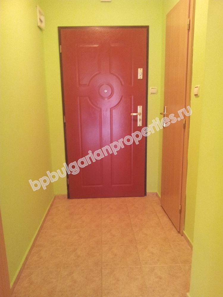 Меблированная квартира с видом на море в жилом доме в Святом Власе