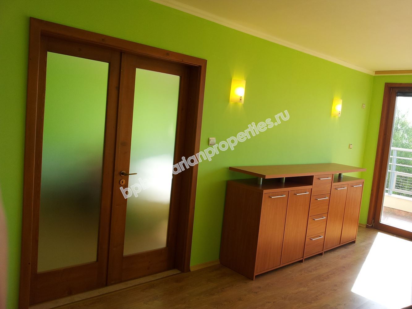 Меблированная квартира с видом на море в жилом доме в Святом Власе