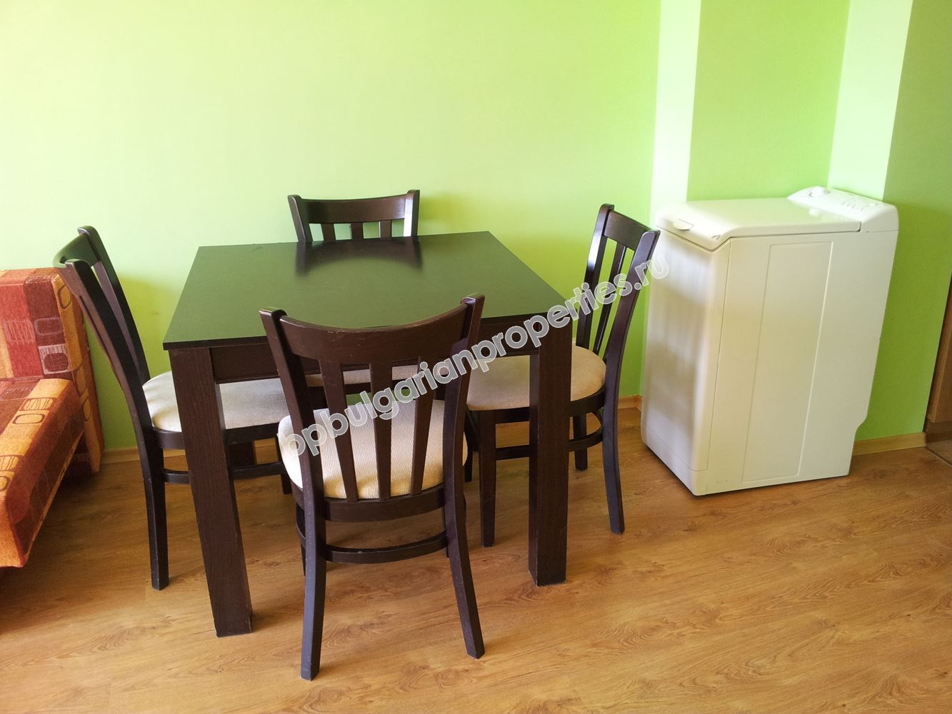 Меблированная квартира с видом на море в жилом доме в Святом Власе