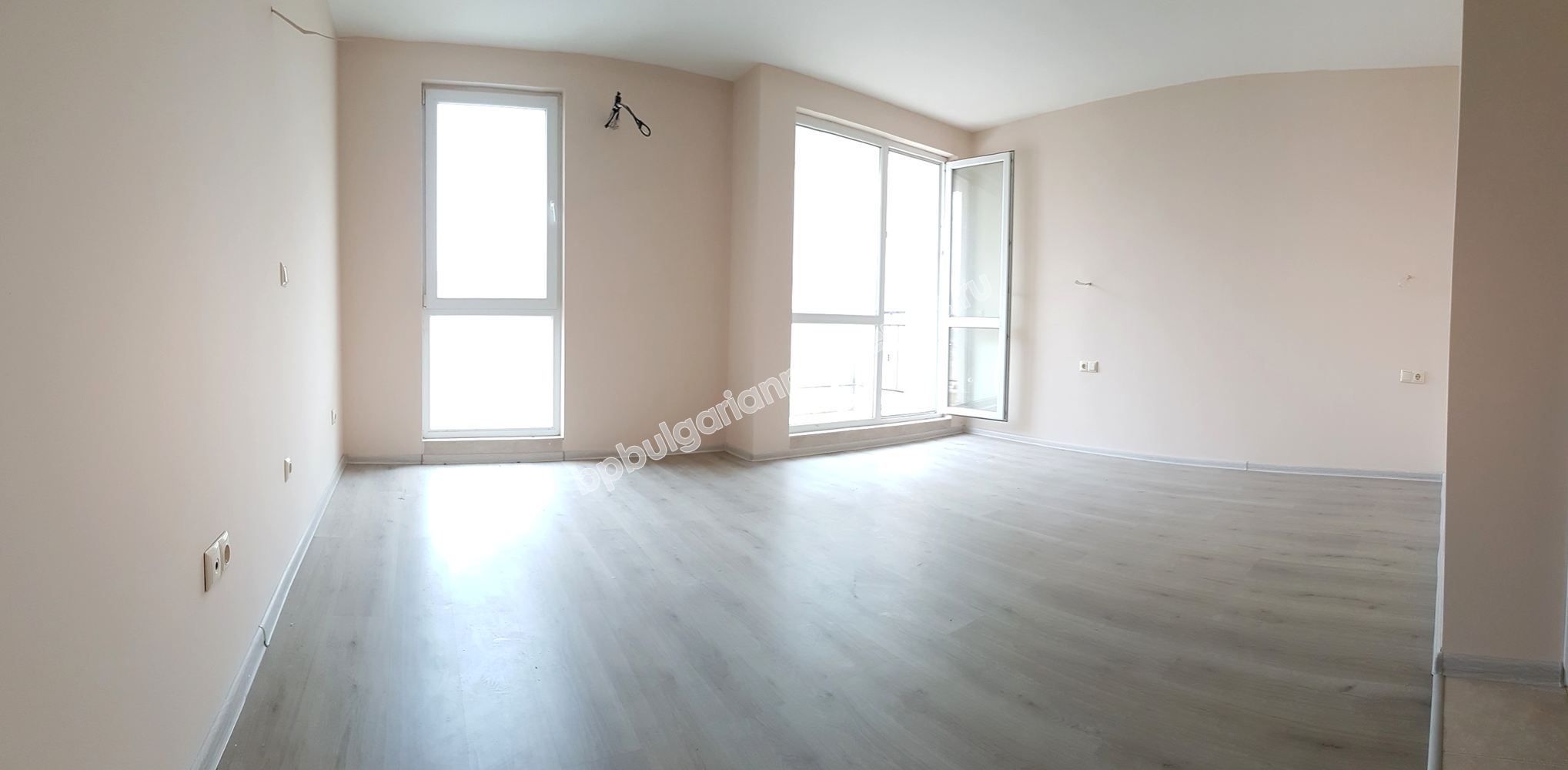 Дешевая однокомнатная квартира-студия  на продажу  в Солнечном Берегу