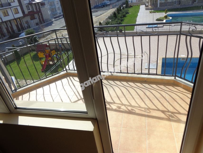 Меблированная двухкомнатная квартира близко к пляжу на продажу в курорте Святой Влас