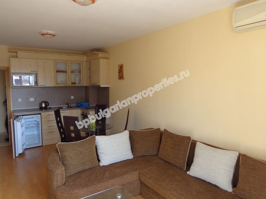 Меблированная двухкомнатная квартира близко к пляжу на продажу в курорте Святой Влас