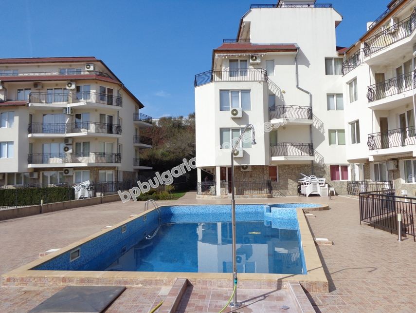 Меблированная двухкомнатная квартира близко к пляжу на продажу в курорте Святой Влас