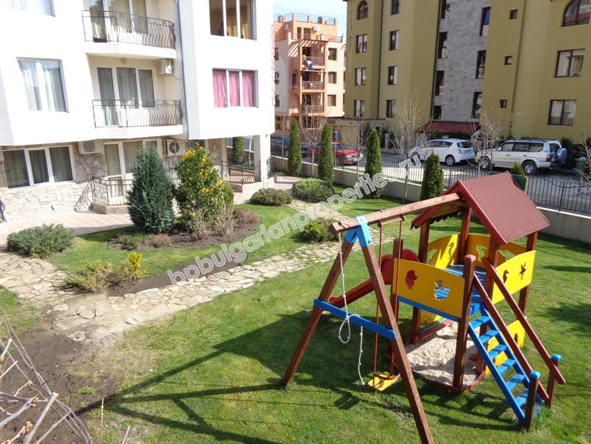 Меблированная двухкомнатная квартира близко к пляжу на продажу в курорте Святой Влас