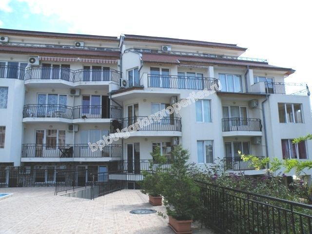 Меблированная двухкомнатная квартира близко к пляжу на продажу в курорте Святой Влас