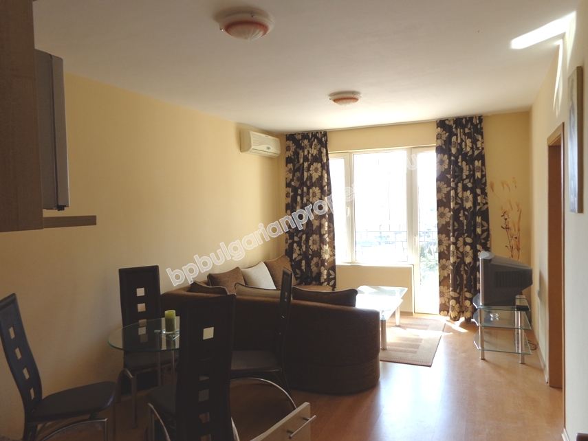 Меблированная двухкомнатная квартира близко к пляжу на продажу в курорте Святой Влас