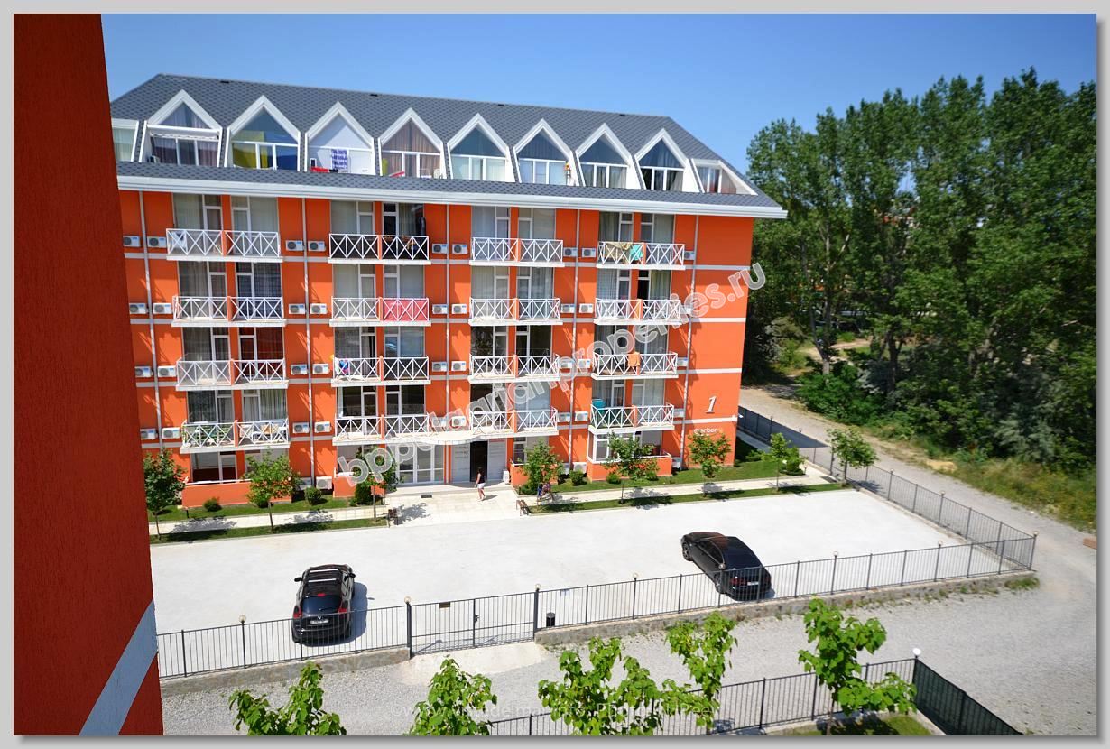 Дешевая трехспальная квартира-мезонин на продажу в курорте Солнечный Берег