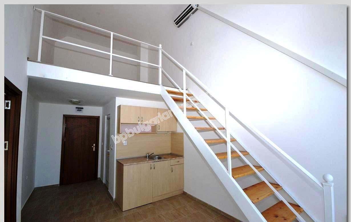 Дешевая трехспальная квартира-мезонин на продажу в курорте Солнечный Берег