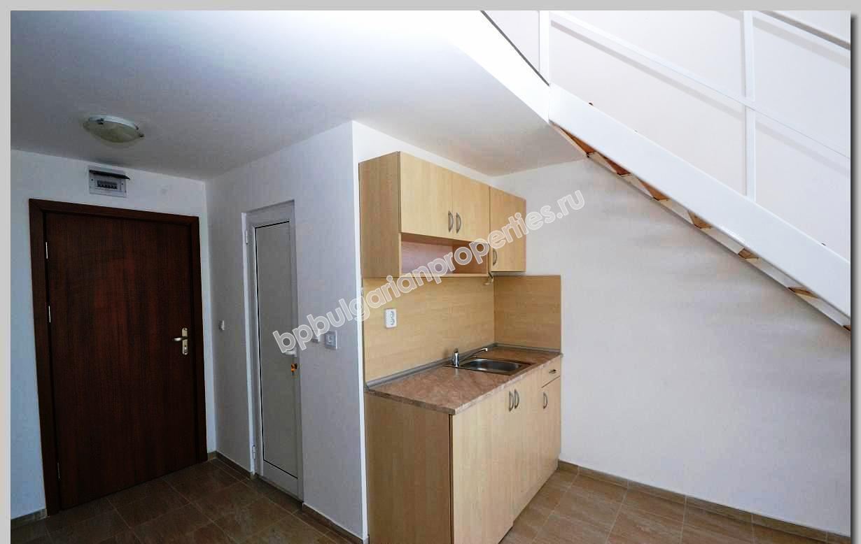 Дешевая трехспальная квартира-мезонин на продажу в курорте Солнечный Берег