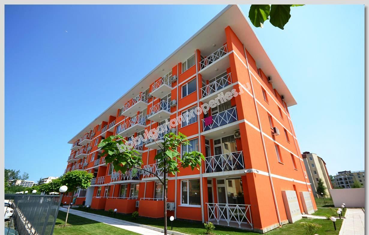 Дешевая трехспальная квартира-мезонин на продажу в курорте Солнечный Берег