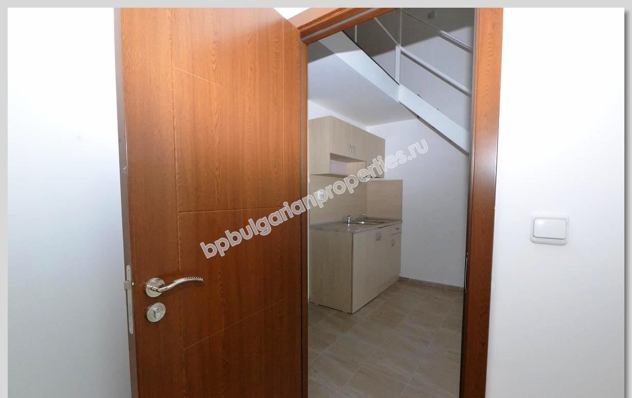 Дешевая трехспальная квартира-мезонин на продажу в курорте Солнечный Берег