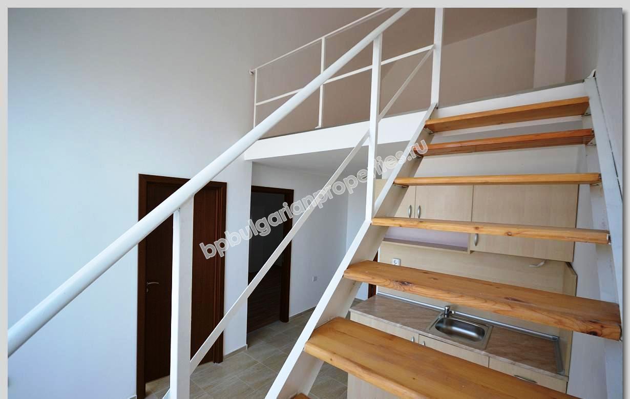 Дешевая трехспальная квартира-мезонин на продажу в курорте Солнечный Берег