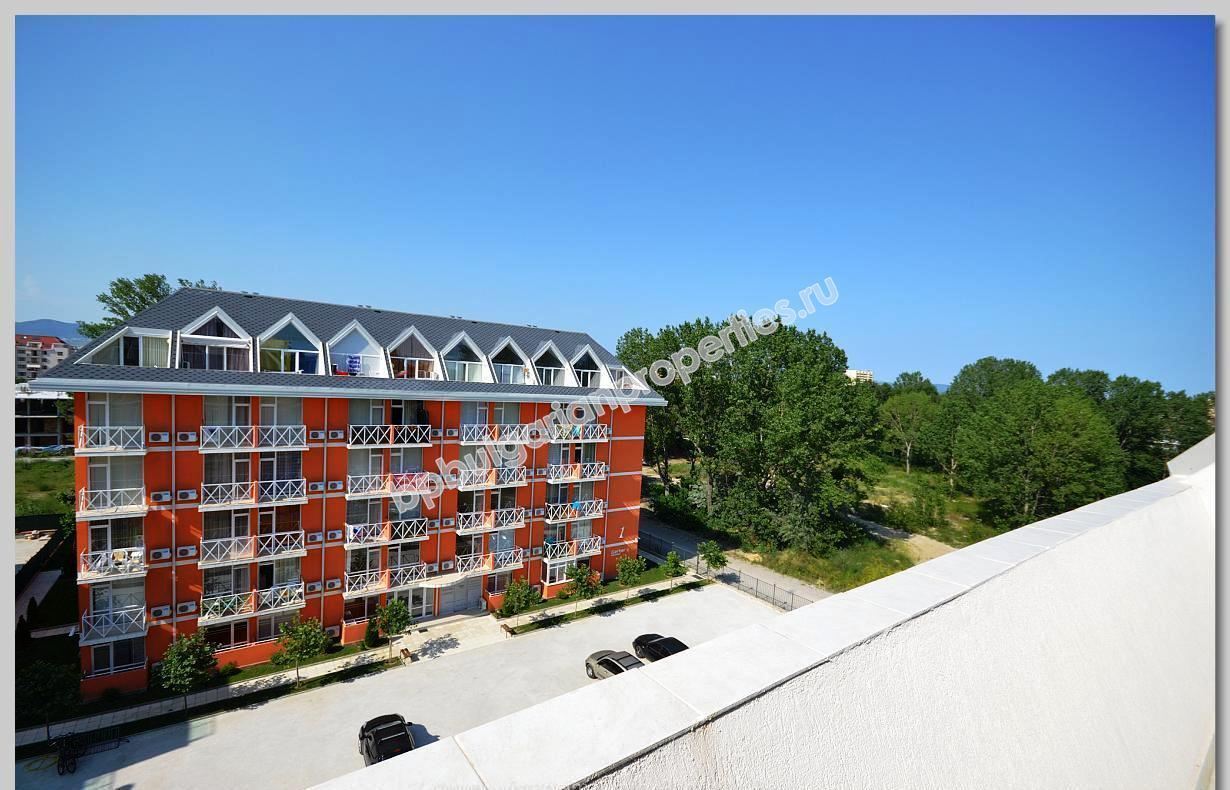 Дешевая трехспальная квартира-мезонин на продажу в курорте Солнечный Берег