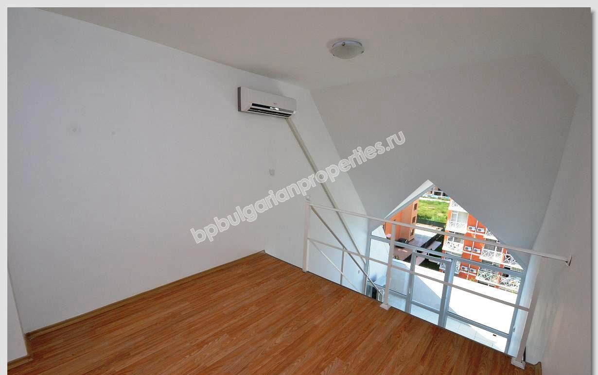 Дешевая трехспальная квартира-мезонин на продажу в курорте Солнечный Берег