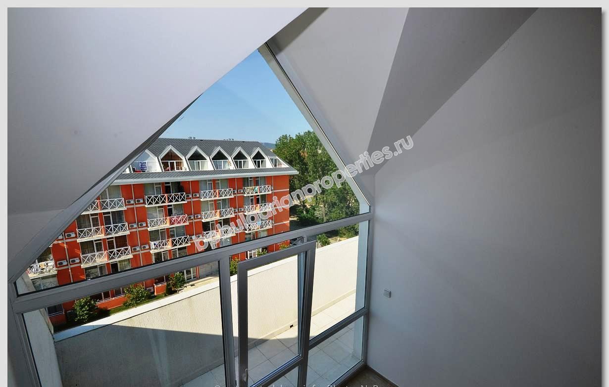 Дешевая трехспальная квартира-мезонин на продажу в курорте Солнечный Берег