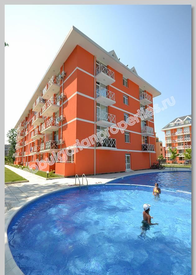 Дешевая трехспальная квартира-мезонин на продажу в курорте Солнечный Берег