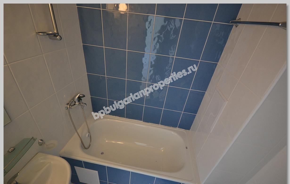 Дешевая трехспальная квартира-мезонин на продажу в курорте Солнечный Берег