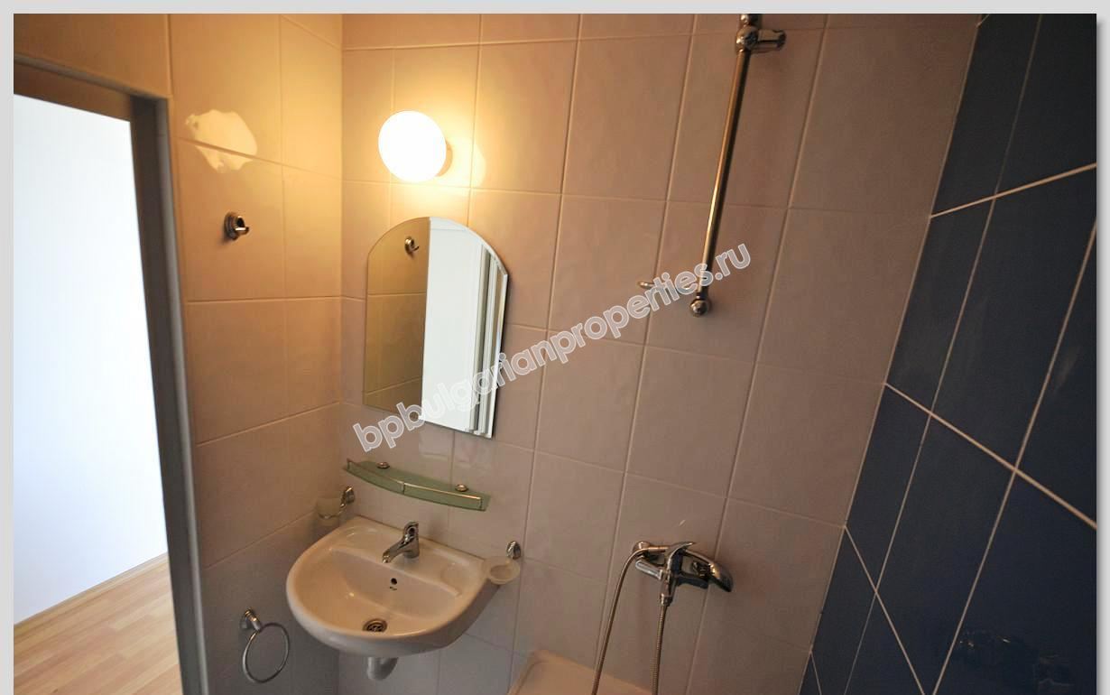 Дешевая трехспальная квартира-мезонин на продажу в курорте Солнечный Берег