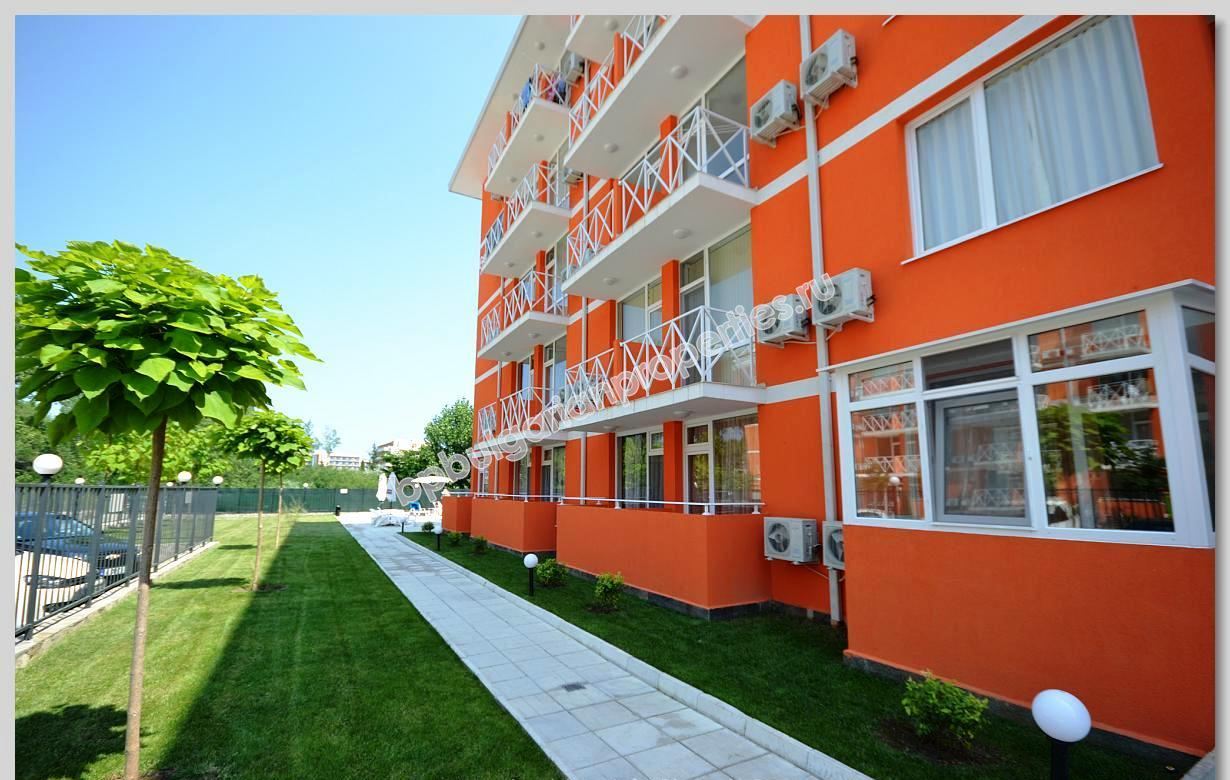 Дешевая трехспальная квартира-мезонин на продажу в курорте Солнечный Берег