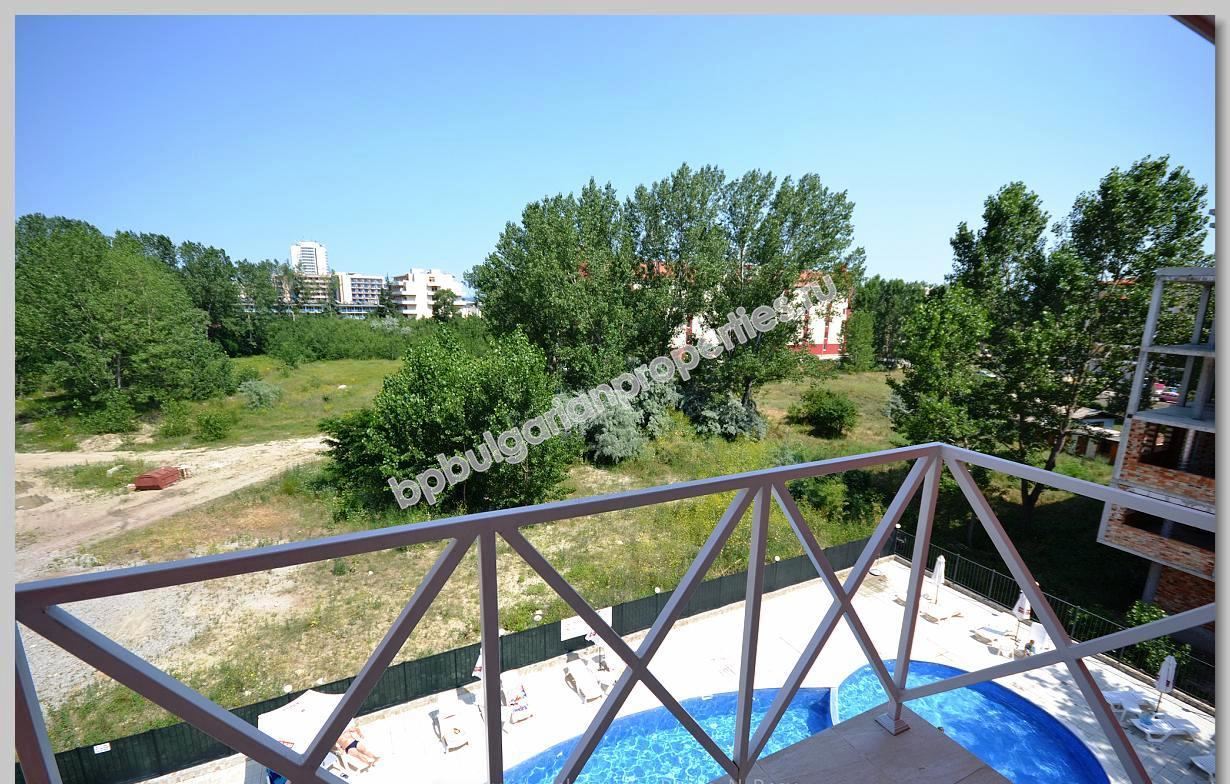 Дешевая трехспальная квартира-мезонин на продажу в курорте Солнечный Берег