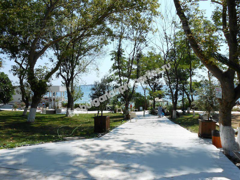 Меблированная студия на первой линии моря на продажу в курорте Черноморец