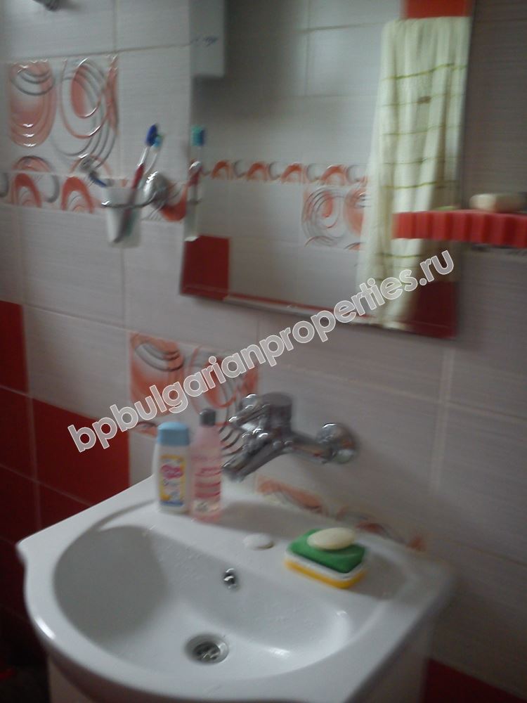 Меблированная студия в новом жилом доме в центре Несебра