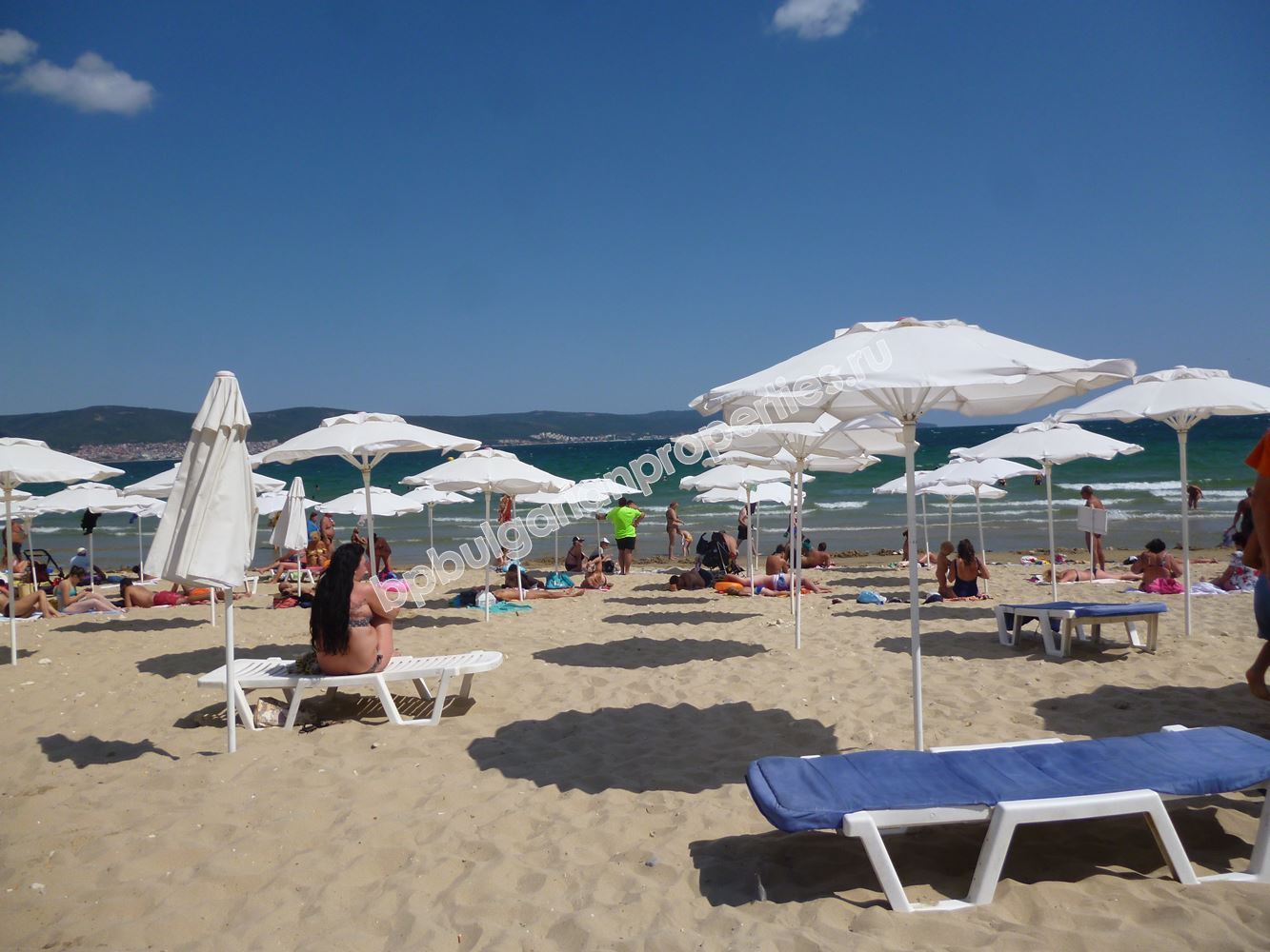 Меблированная студия в новом жилом доме в центре Несебра