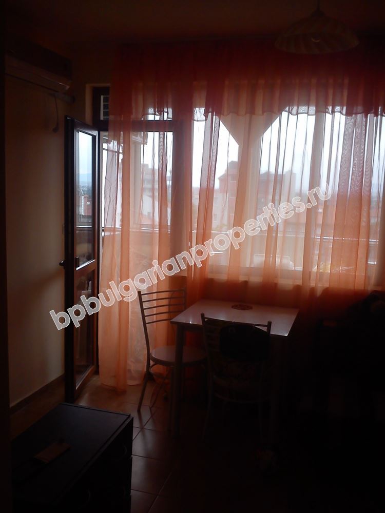 Меблированная студия в новом жилом доме в центре Несебра