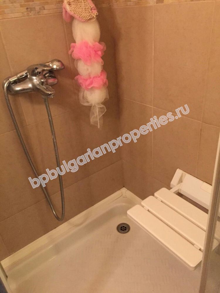 Трехкомнатная меблированная квартира на продажу вблизи моря в центре города Поморие