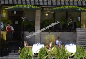 Выгодная вторичная продажа! Трехкомнатная квартира с видом на море в 100 м от пляжа Золотых Песков