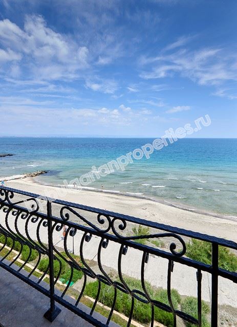 Недвижимость в элитном комплексе на первой линии в Поморие